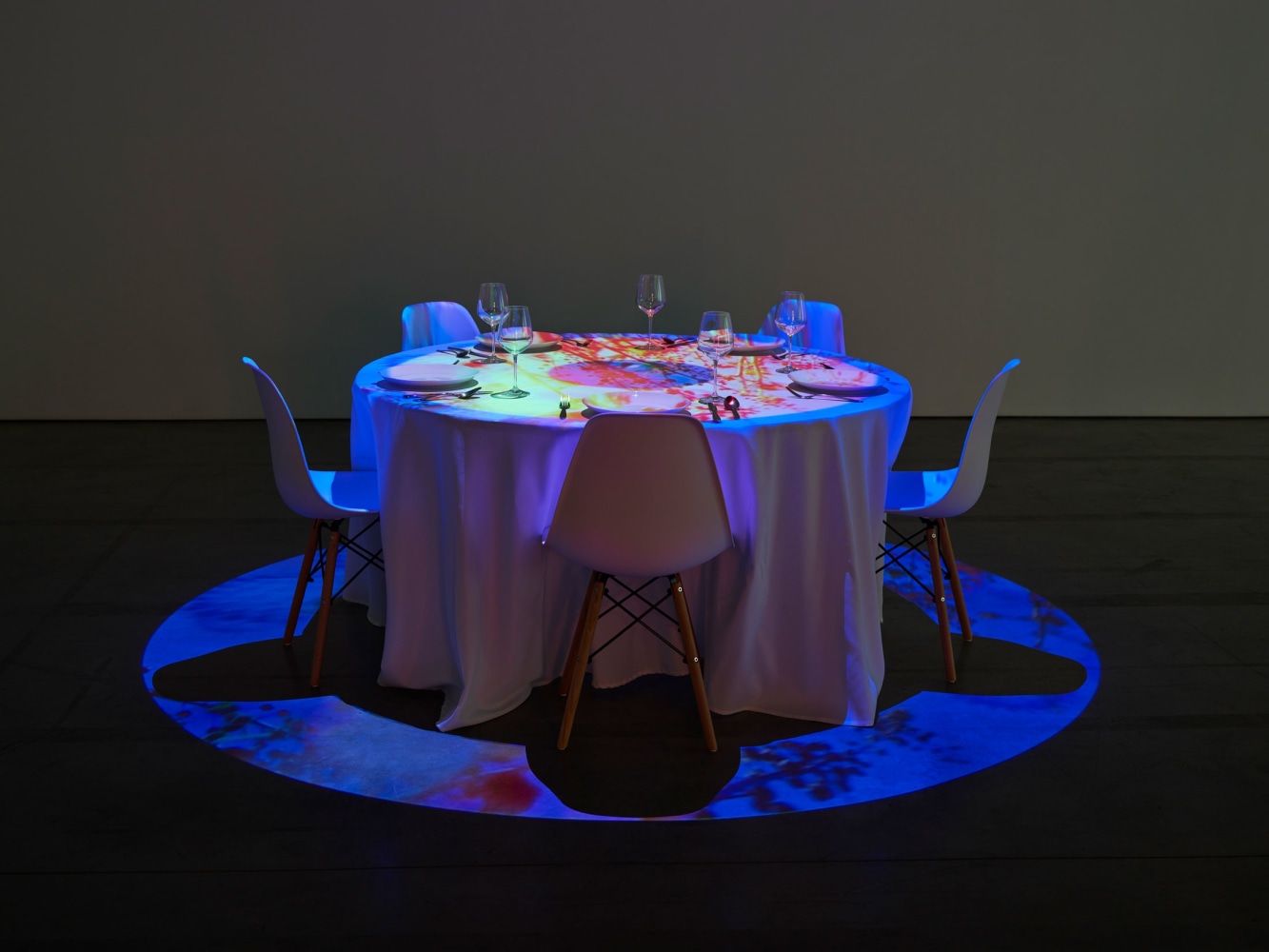 Pipilotti Rist
Streichelnder Nachtmahl Kreis 25 Knickerbocker Ave (Caressing Dinner Circle 25 Knickerbocker Ave), 2020
Video Installation for a round table, silent
Dimensions variable
From the&amp;nbsp;Caressing Dinner Circle Family